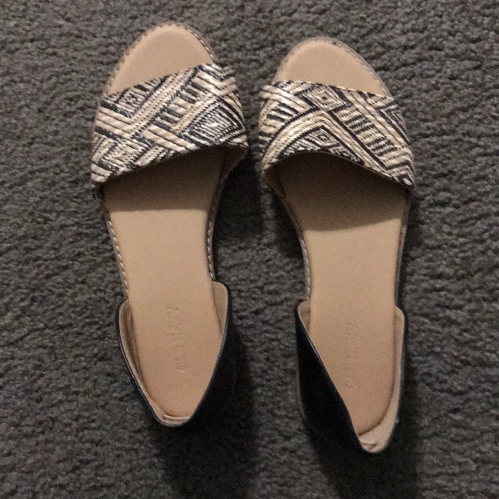 Open toe flats